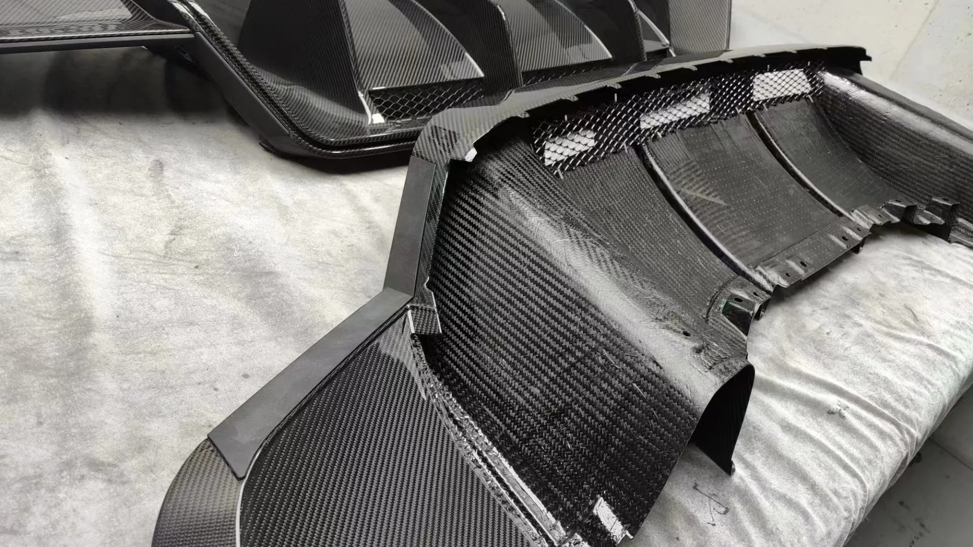 2016-2018 Audi R8 Full Dry Carbon Aerodynamics kit - Image 25