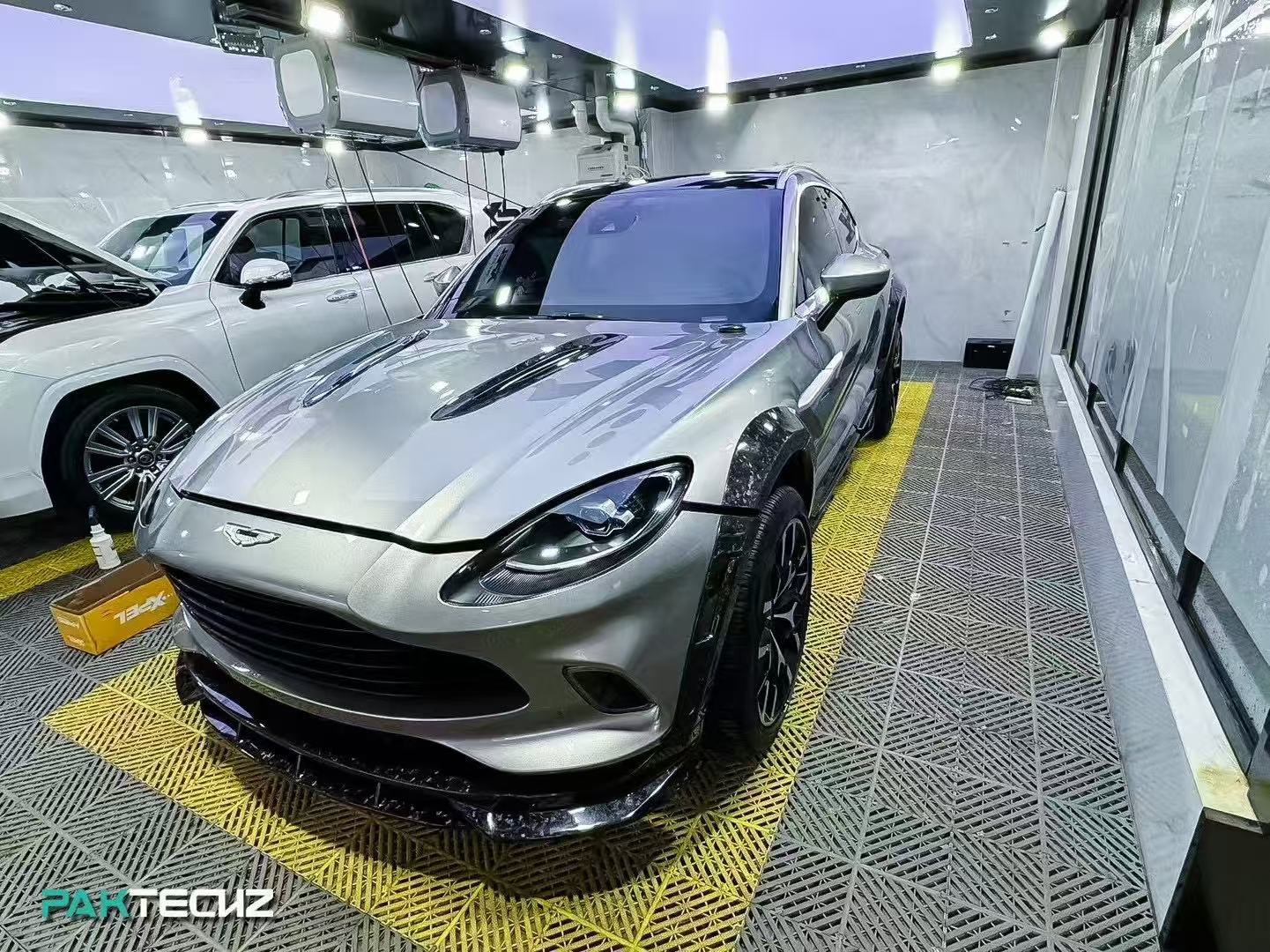 Aston Martin DBX Paktechz Full Dry Carbon Aerodynamics kit - Image 16