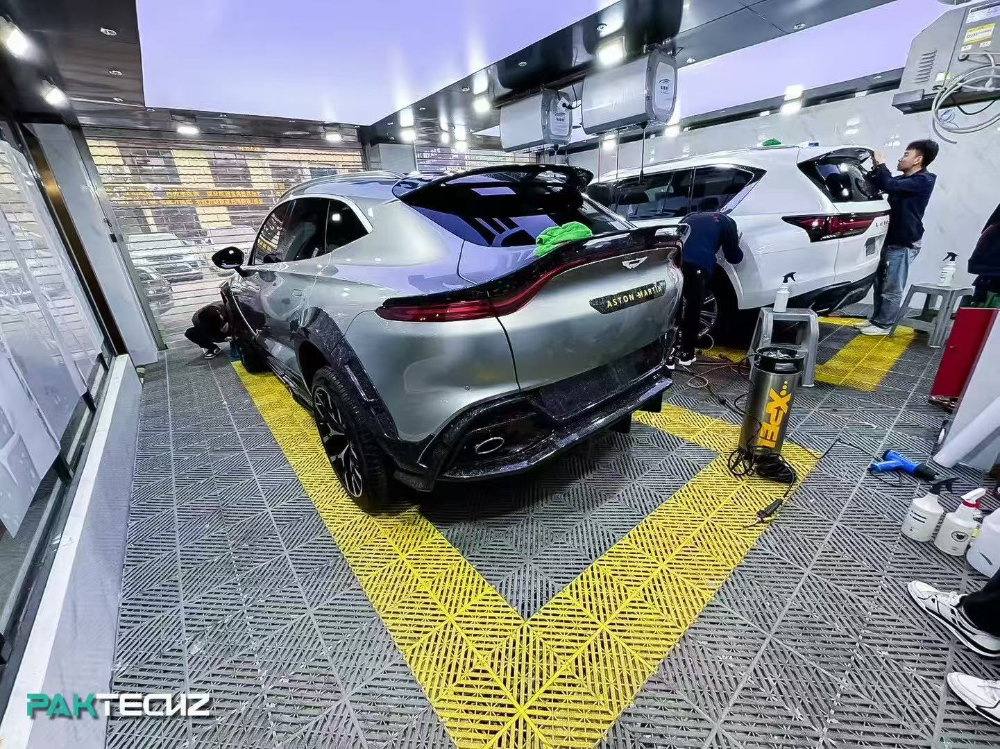 Aston Martin DBX Paktechz Full Dry Carbon Aerodynamics kit - Image 17