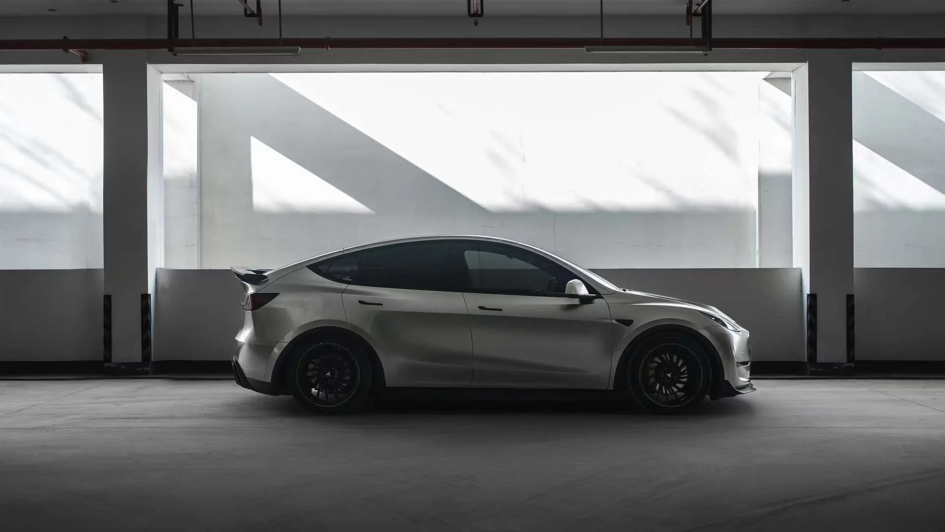 Robot Tesla Model Y Narrow Bodykit "Hydrogen" - Image 16